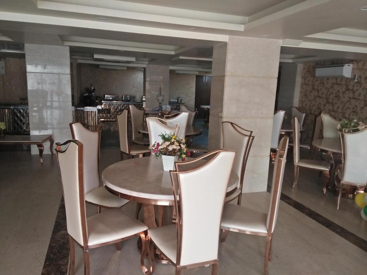 The Grand Parisian Hotell Delhi  Exteriör bild